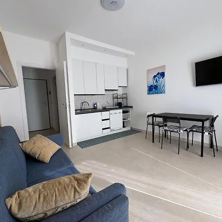 Blue Iris - - Laghi Svizzera Apartment Varese