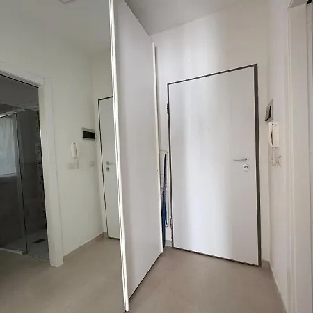 Blue Iris - - Laghi Svizzera Apartment Varese